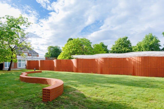 A Wall That Bends: The 25th Serpentine Pavilion Rewrites the Public Life of Temporary Architecture editorial image 2